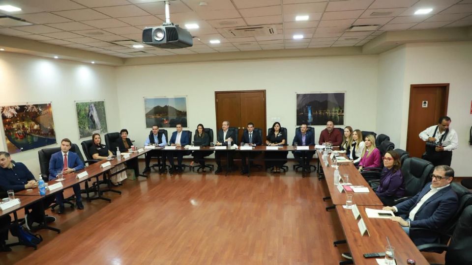 Representantes del Gobierno estatal y legisladores de todos los partidos iniciaron las mesas de diálogo para analizar el Presupuesto 2026 y el posible margen de endeudamiento de Nuevo León.