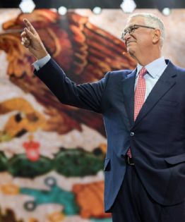 “Toma chocolate y…”