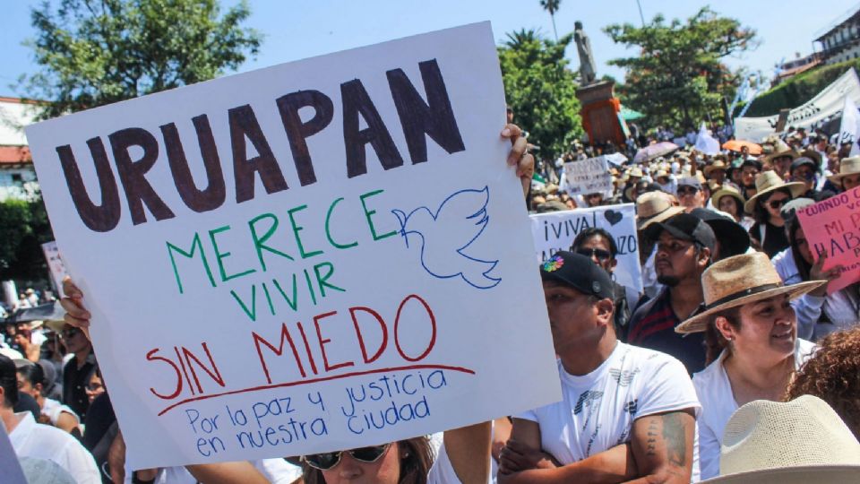 Habitantes de Uruapan marcharon para pedir paz esto tras los hechos de violencia que se vivieron hace casi una semana con el asesinato de su alcalde, Carlos Manzo.