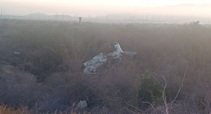 Volcadura en García deja a hombre herido