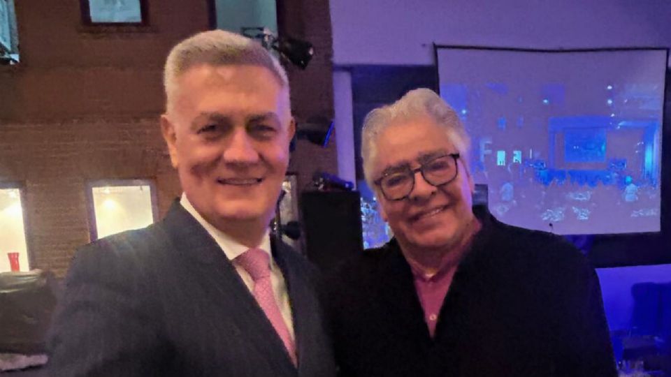 El vicepresidente de El economista inició desde hace cuatro años el proyecto con el escultor Sebastián para llevar la cultura a la gente.