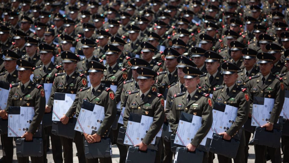 La ceremonia de graduación de los nuevos elementos fue encabezada por el comisionado del Servicio, Francisco Moreno.