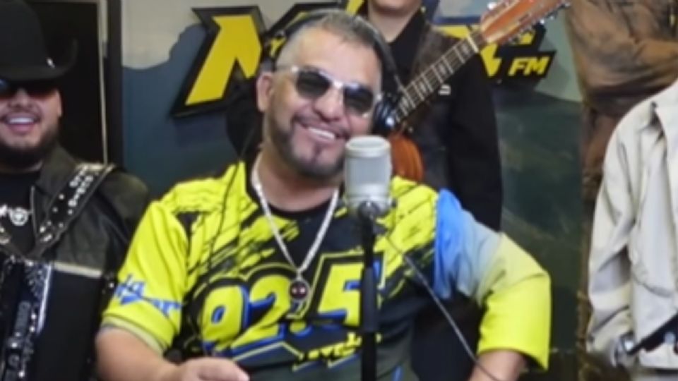 'Recta' forma parte del equipo de La Mejor FM Monterrey donde destaca por su estilo directo y su conexión con el público.