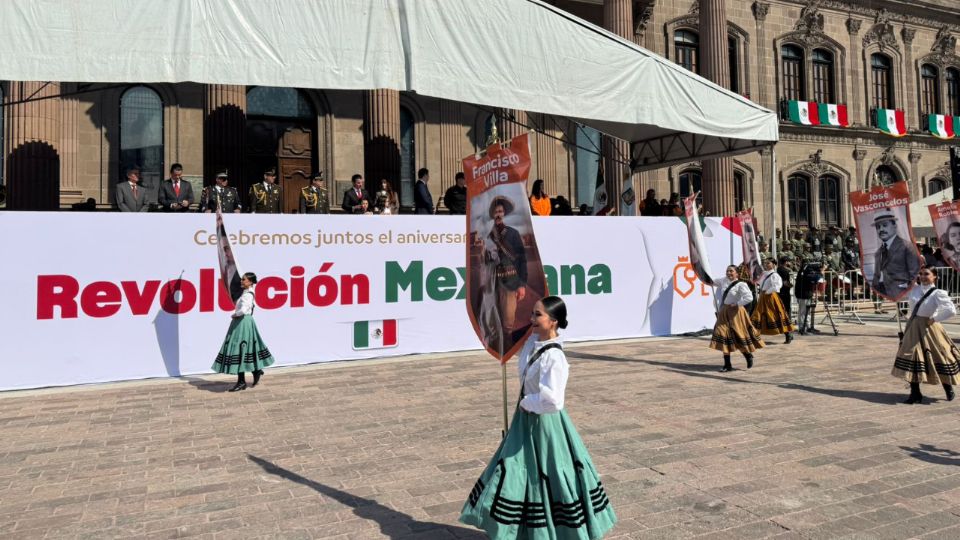 Las autoridades de Nuevo León presidieron los actos cívicos y el desfile por el 115 aniversario de la Revolución Mexicana.