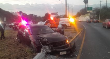 Choca automovilista contra poste en Blvd.Antonio L. Rodríguez