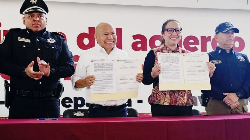La presidenta municipal de Ecatepec, Azucena Cisneros Coss, y el alcalde de Tlalnepantla, Raciel Pérez Cruz.