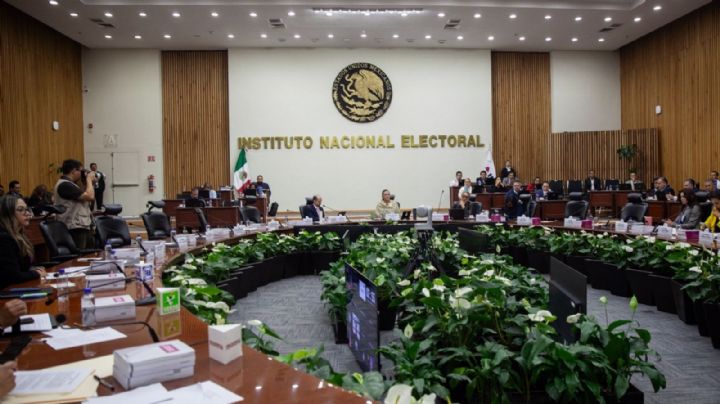 INE aprueba ajustes a su presupuesto; arremete contra SHCP y diputados por recorte