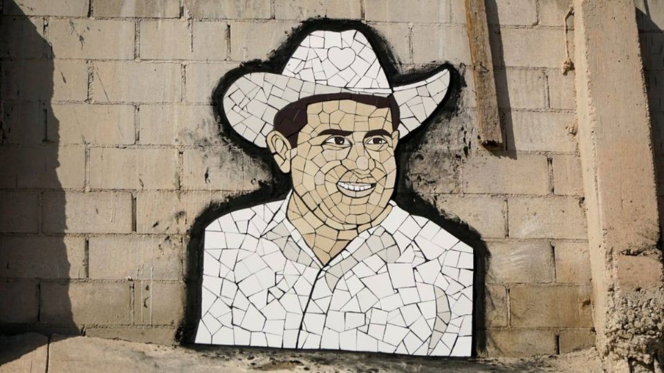 Mural de Carlos Manzo apareció frente a la Fiscalía en Mexicali