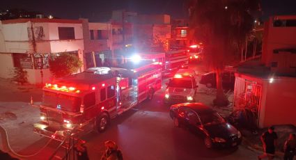 Fuego consume vivienda abandonada en Lomas de Santa Cecilia, Monterrey