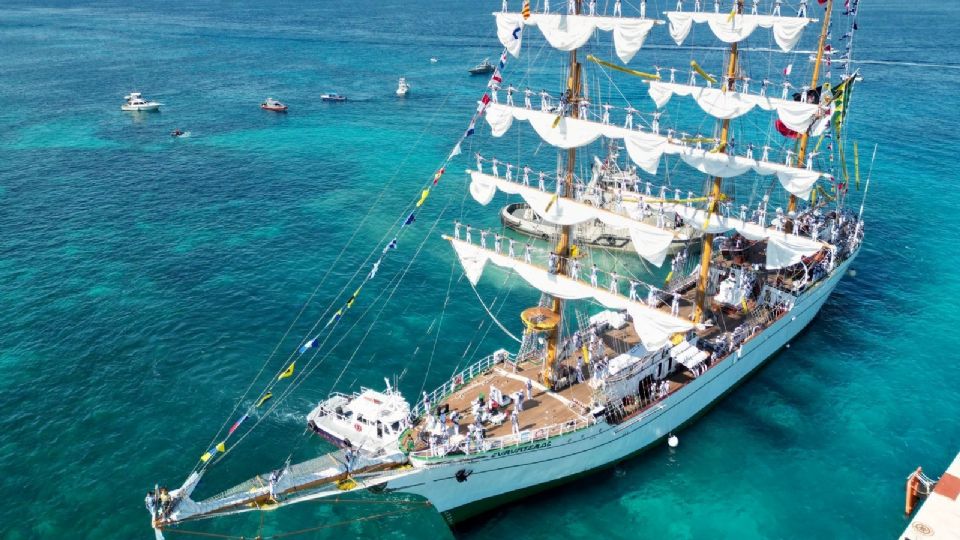 El buque escuela Cuauhtémoc regresa a Cozumel.