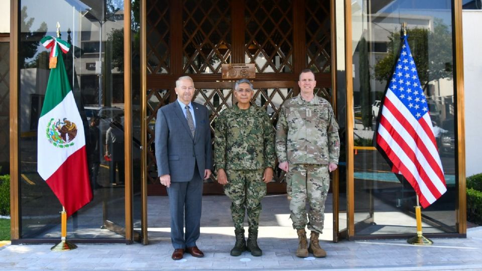 Raymundo Pedro Morales Ángeles, titular de la Secretaría de Marina, sostuvo una reunión de trabajo con el embajador de EU en México, Ronald Douglas Johnson y con el general Greg Guillot, Comandante del Comando Norte de los EU.