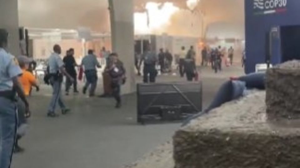 Un incendio obliga a evacuar a los asistentes a la cumbre COP30 en Brasil.