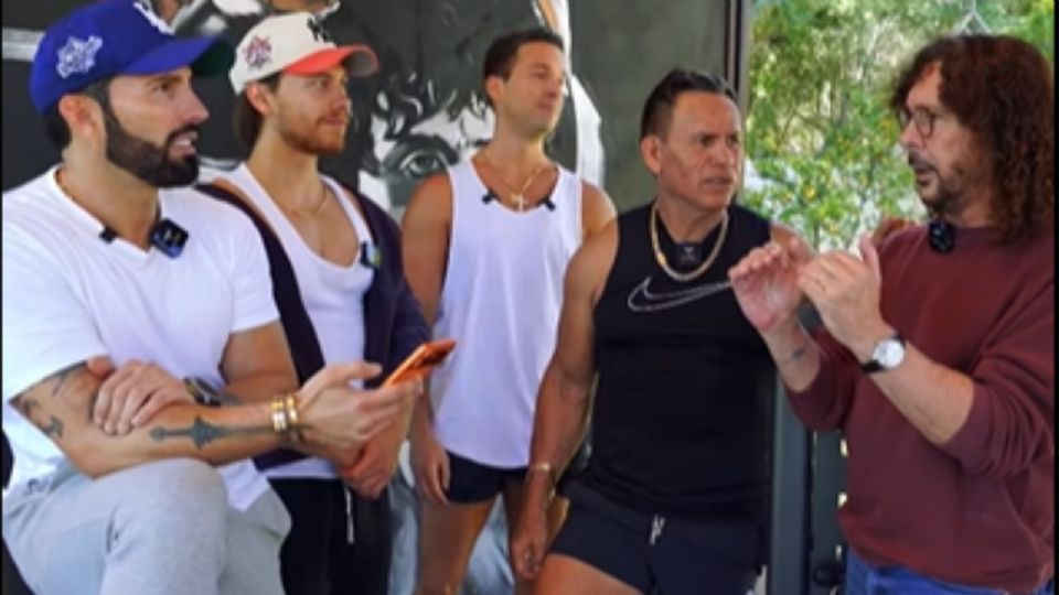 Óscar Burgos habló sobre la convivencia con sus hijos durante una emisión de Jalando Fierro, donde Konan lanzó un comentario que desató controversia.