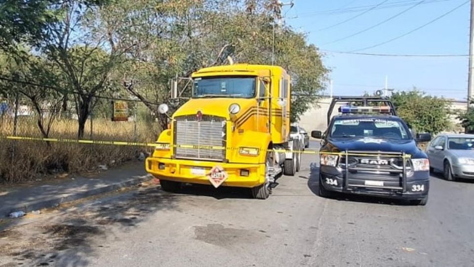 El tráiler habría sido robado en Salinas Victoria, pero fue localizado por elementos de la Policía de Monterrey en la colonia Bernardo Reyes.