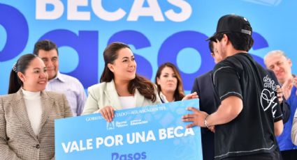 Tere Jiménez concluye entrega de más de 11 mil becas 'Pasos Gigantes' en Aguascalientes