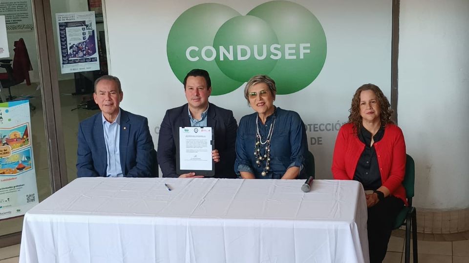 La distinción fue otorgada por el Instituto Estatal de las Personas Adultas Mayores a la CONDUSEF