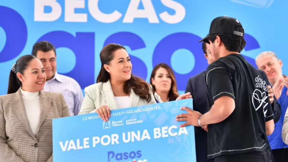 Tere Jiménez remarcó que una educación sólida es la base para mejorar el futuro de la entidad.