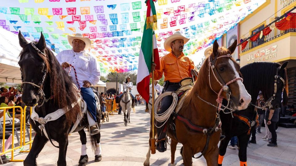 Los ciudadanos del municipio disfrutaron de un desfile lleno de color en conmemoración del inicio de la Revolución Mexicana