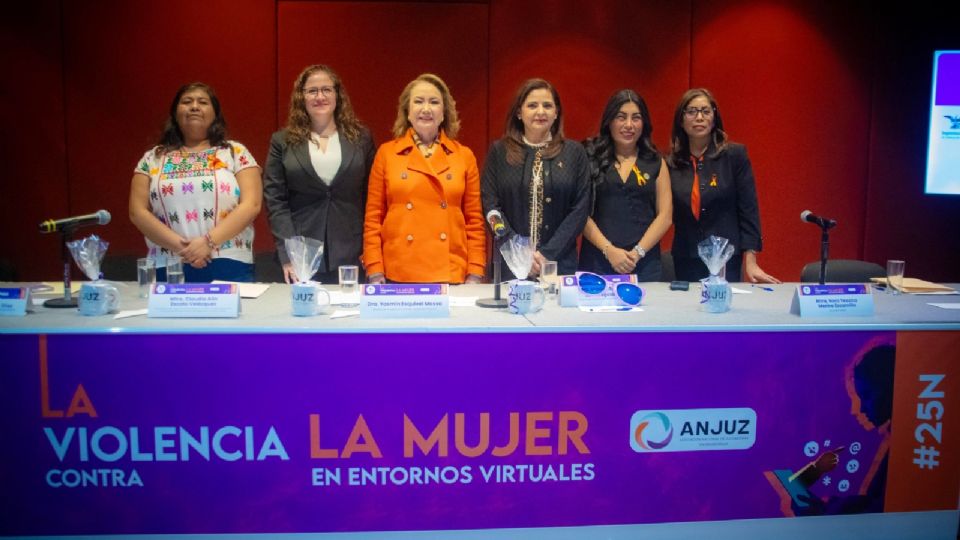 Yasmín Esquivel, ministra de la SCJN, participa en el evento de la ANJUZ.
