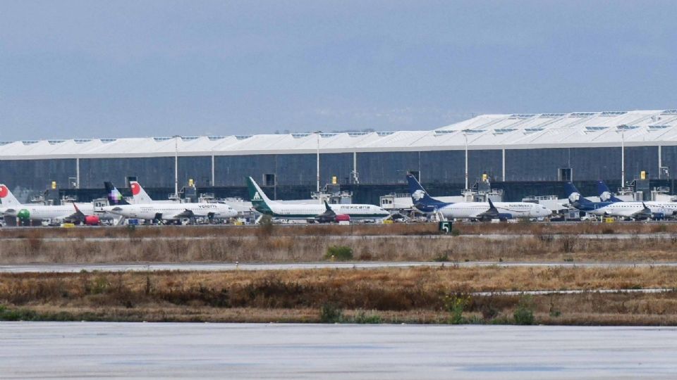 Aviones de Volaris y otras aerolíneas en el AIFA.