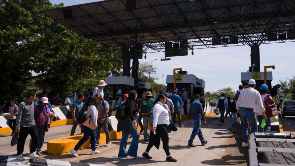 Es estrategia del Ejecutivo acusar a la oposición de manipular movimientos, para evadir responsabilidades, acusan legisladores federales panistas y priístas.