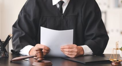 Ernesto Pérez Charles: ¿Quién es el ex notario regio a quien le revocaron su licencia por despojos?