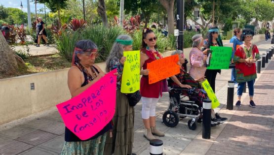 Bailando “De reversa” protestan por falta de acciones contra violencia de género