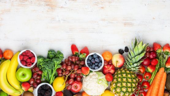 Frutas y verduras con menos pesticidas gracias a su cáscara: conoce cuáles son