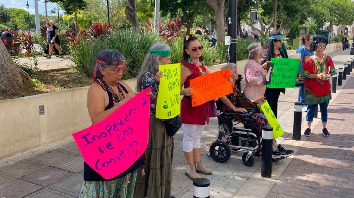 Bailando “De reversa” protestan por falta de acciones contra violencia de género