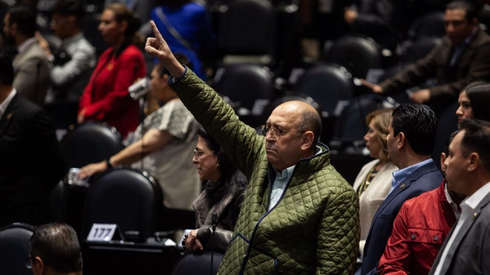 El gobierno le quitará el agua a los ciudadanos, en especial a productores del campo, propietarios de tierras y afectará a sectores como el industrial y minero, advierte el PRI en San Lázaro.