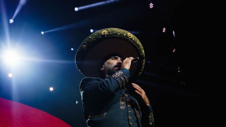 ¿Qué le pasó a Alejandro Fernández en Querétaro? Fans debaten su “extraño comportamiento”