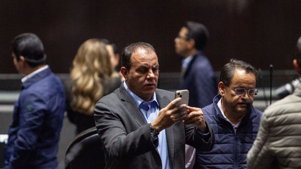 Ante expresiones de rechazo, Cuauhtémoc Blanco sale del Pleno pero antes, manda un beso al aire a la diputada Cruz; ella le responde con una mentada de madre.