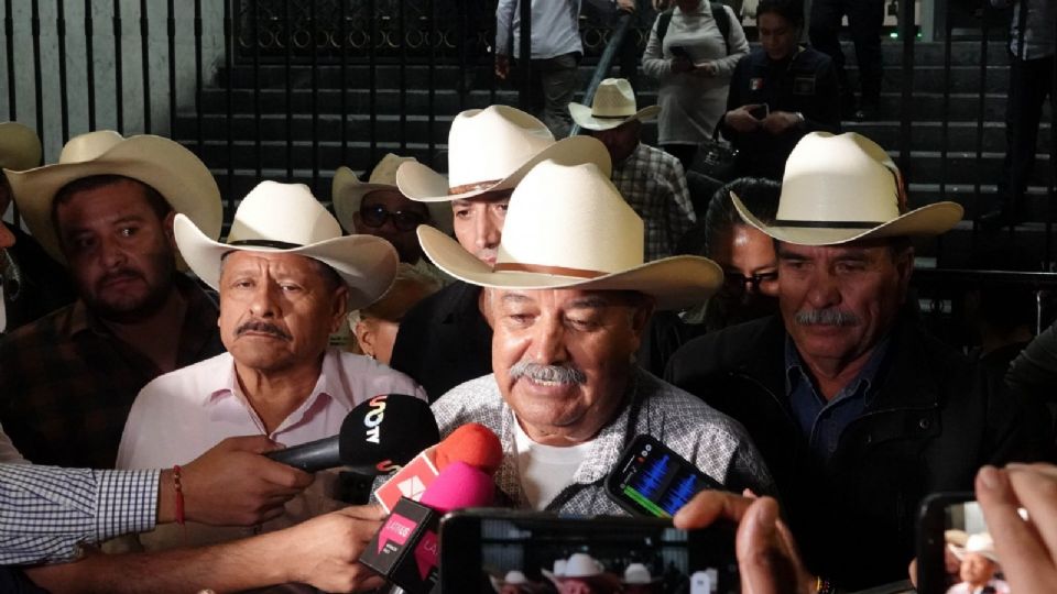 Representantes campesinos y transportistas salieron de la Secretaría de Gobernación sin un acuerdo en la mesa de negociación.