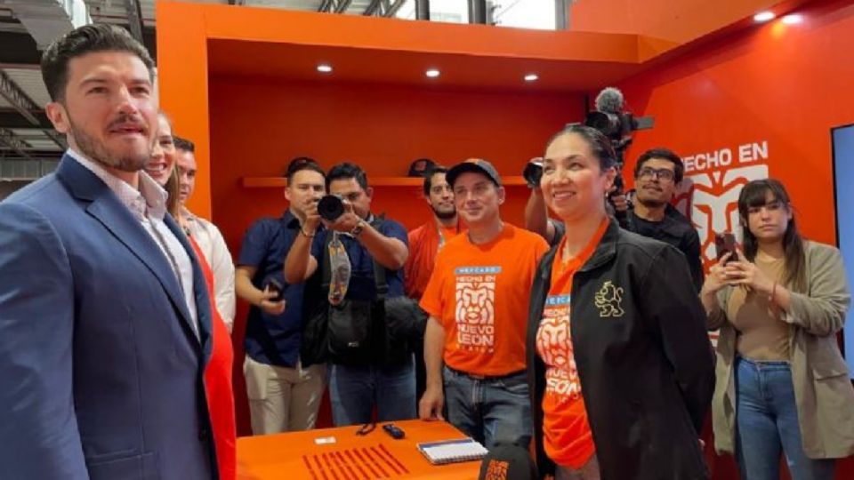 Emprendedores locales se preparan para recibir a familias nuevoleonesas en la edición navideña del Mercado Hecho en Nuevo León, en la Nave Lewis de Fundidora.