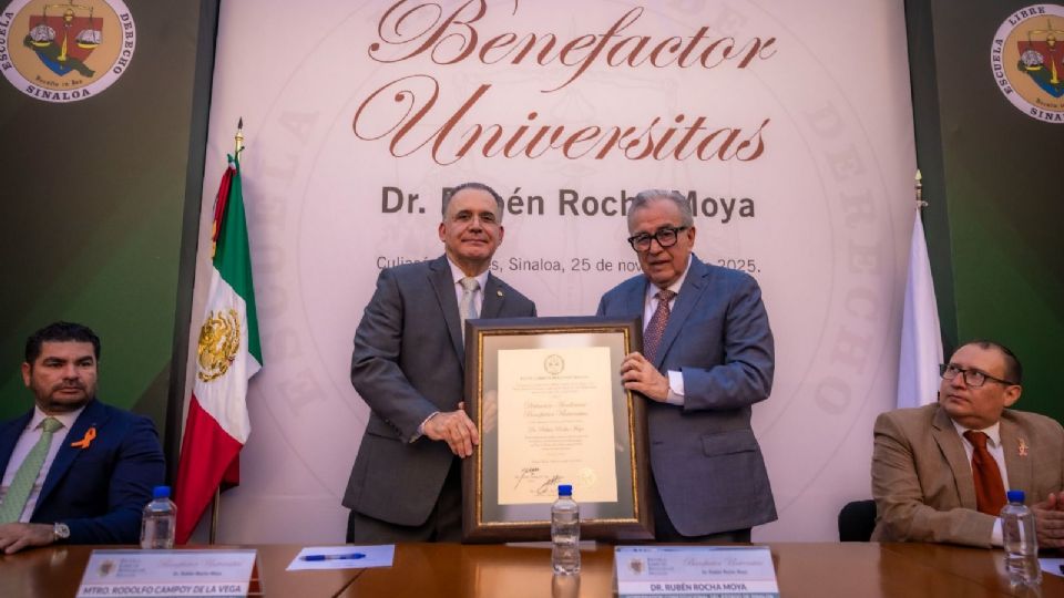 La Escuela Libre de Derecho de Sinaloa otorgó al gobernador Rubén Rocha Moya la distinción académica “Benefactor Universitas”.