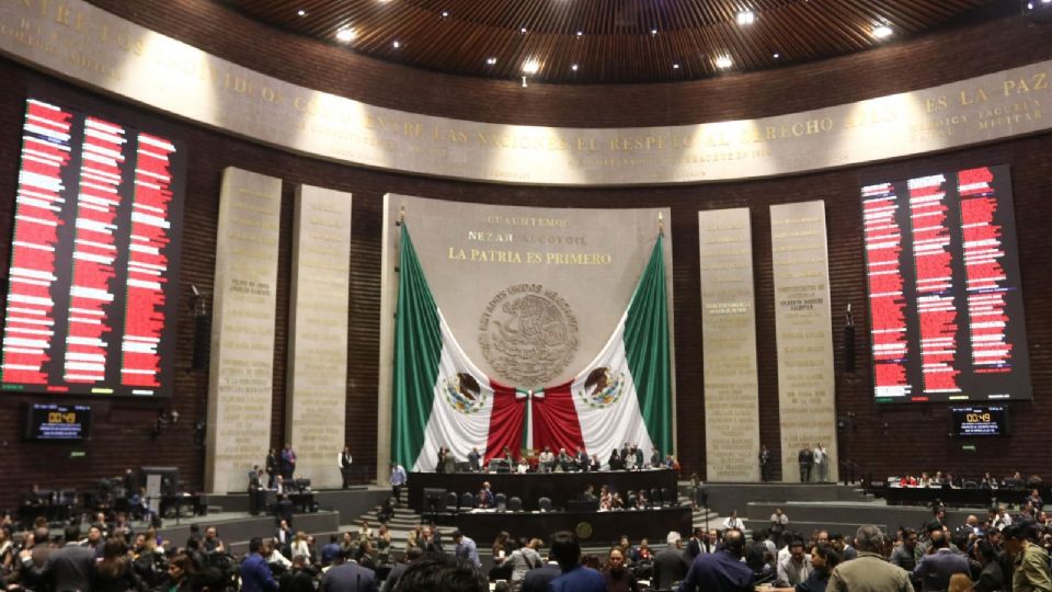 La reforma prevé establecer normas de protección contra la injerencia de servidores públicos en la constitución.