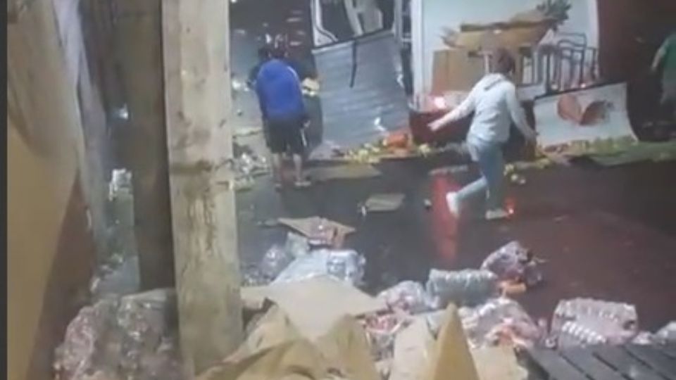 Chocaron contra tres casas en una pendiente muy pronunciada.