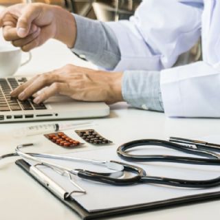 SEP expedirá cédulas temporales a personal médico para ejercer durante el Mundial 2026