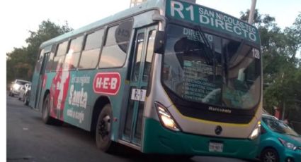 Camión derrapa en San Nicolás y provoca choque múltiple; una mujer resulta herida