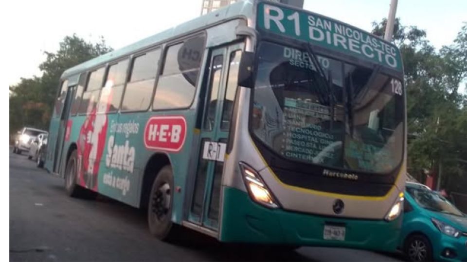 La lesionada viajaba en la unidad de la ruta 1 sobre avenida Universiad cuando se registró el percance vial.