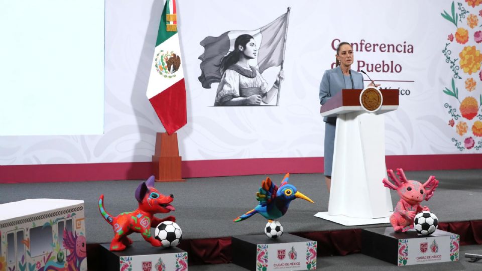 La presidenta de México, Claudia Sheinbaum, habla durante una rueda de prensa este jueves.