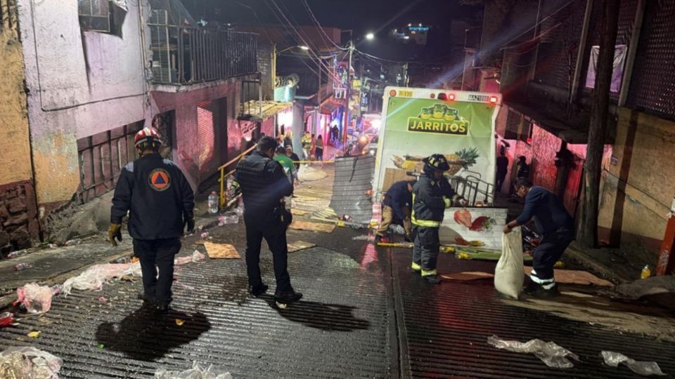 Camión de refrescos derrapó, perdió el control y aplastó una casa en La Bajada del Diablo. Aquí te decimos todo.