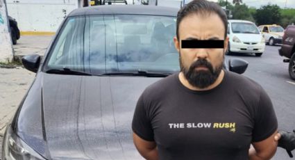 Cae hombre por agredir a oficiales; lo investigan por exhibicionismo en primaria de Monterrey