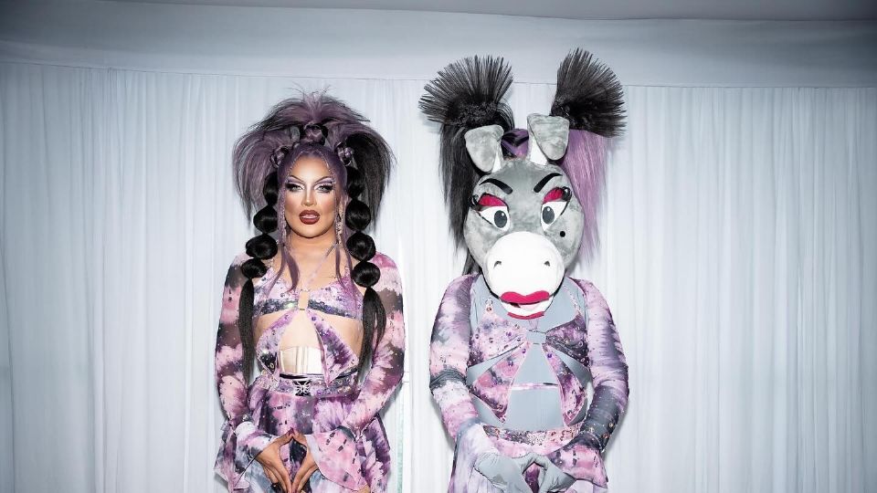 Turbulence y la Burrita Burrona, dúo creador de una propuesta drag innovadora que ha conquistado escenarios y plataformas digitales en todo México.