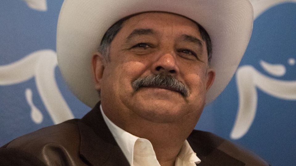 *Los camiones y tractores están apostados en los puentes fronterizos y carreteras, listos para bloquear si ven que persiste el riesgo en la reforma de aguas, sentencia Rodríguez Gómez.