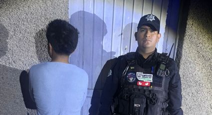 Policías de Monterrey rescatan a menor que dormía en las calles de la ciudad