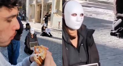 VIDEO| Come hamburguesa de pollo frente a activistas veganos y se hace viral