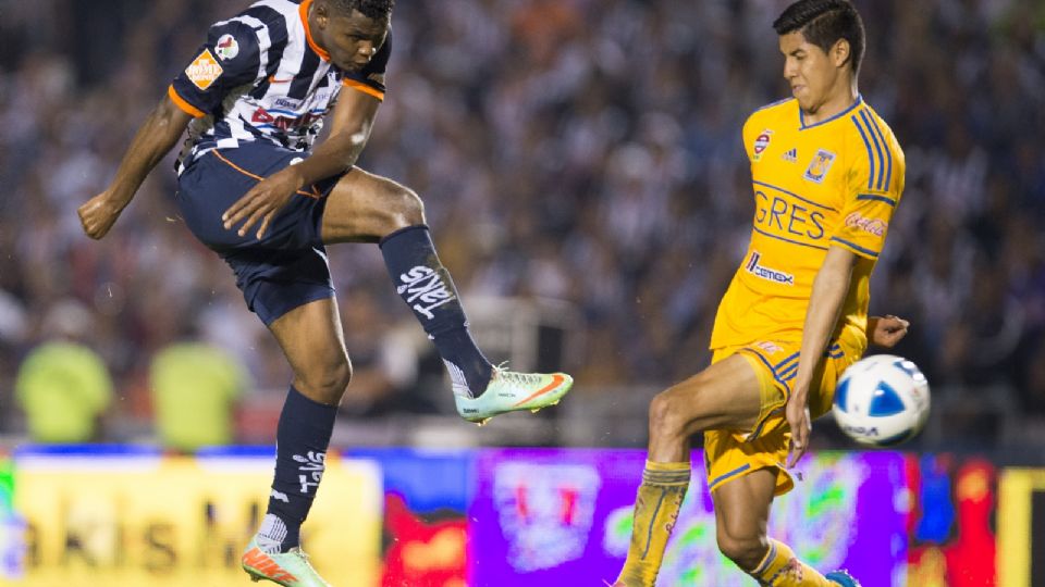 Rayados vs Tigres en la Liga MX 2014.