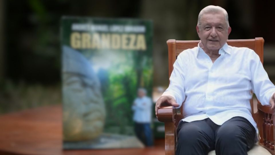 El  expresidente Andrés Manuel López Obrador reapareció para presentar su libro 'Grandeza'.
