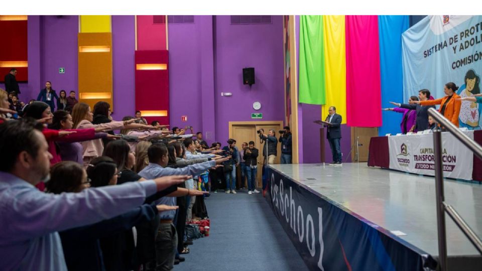 Toma Andrés Mijes protesta a integrantes de Comisión para la Primera Infancia en Escobedo